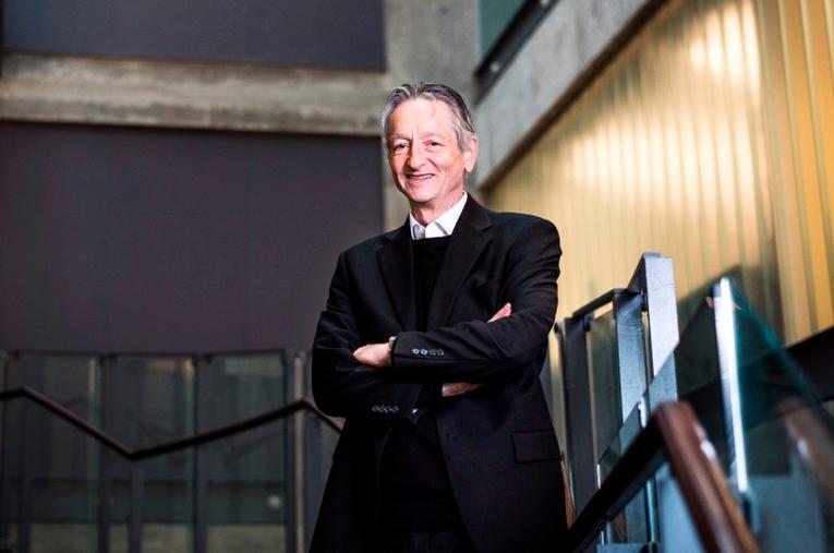 图灵眼中的杰弗里&middot;辛顿:深度神经网络的维度跃迁